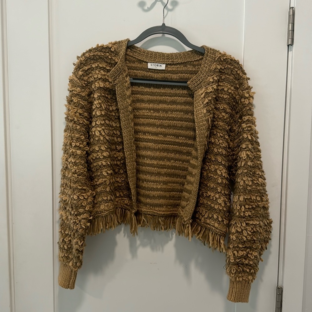 Cropped sweater jacket. Size S